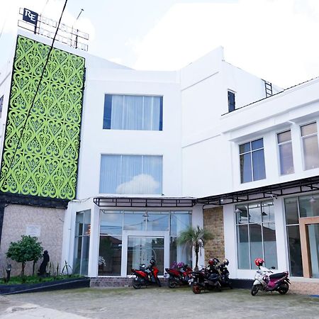 Urbanview Hotel Ratu Elok Syariah Banjarbaru By Reddoorz Martapura  Exterior foto